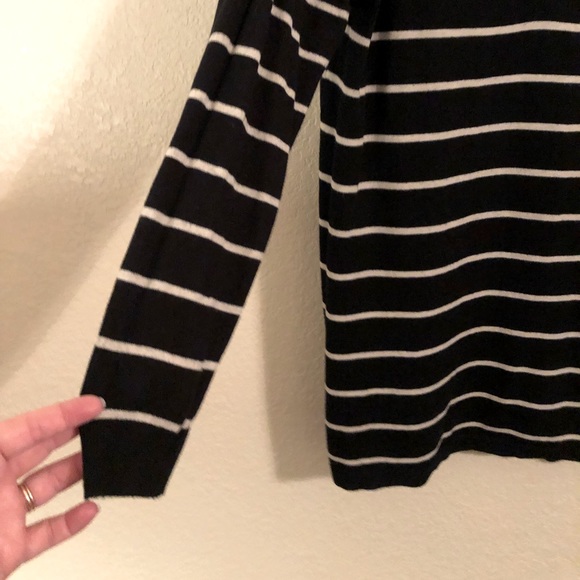 Old Navy Lightweight Sweater - Picture 4 of 5